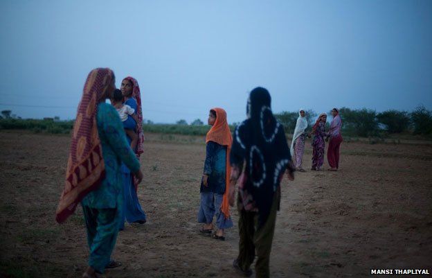 Women going to the fields in Kurmaali