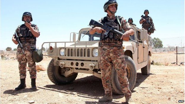 Jordanian soldiers near Al-Karameh border point with Iraq (25/06/14)