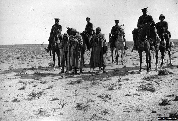 circa 1916: Soldiers on horseback in the Iraqi desert during the Mesopotamian campaign