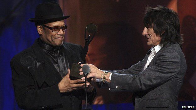 Ronnie Wood (R) inducts Bobby Womack into the Rock and Roll Hall of Fame 2009 during the induction ceremonies in Cleveland, Ohio in this April 4, 2009