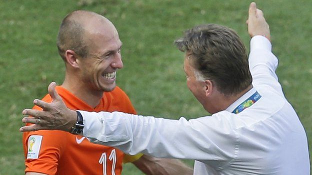 Netherlands v Mexico - Louis van Gaal and Arjen Robben