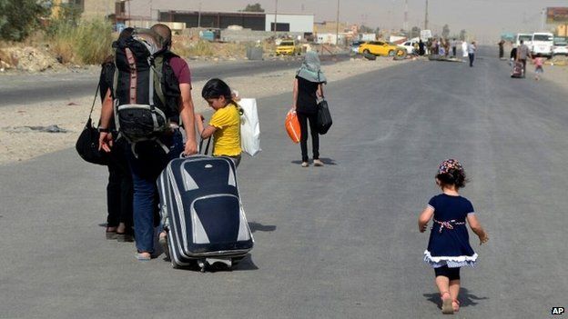 An Iraqi family leave their hometown Mosul, walking towards Irbil (photo from 29 June)