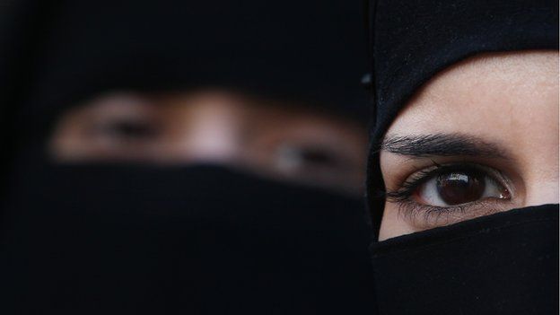 Muslim women defy ban to swim in burkinis at French pool - BBC News