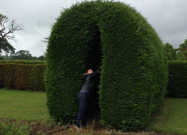 American Student Ends Up Trapped in Giant Vagina Sculpture