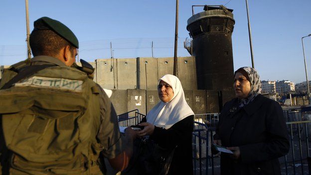 Israeli checkpoint/Palestinian worshippers at Qalandia, West Bank