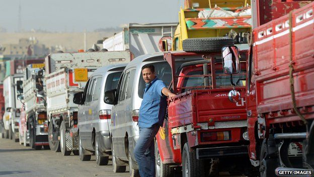 Egyptian motorist queue up for petrol in Cairo. 11 March 2013
