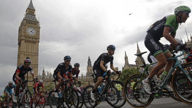 Tour de France riders going past Big Ben