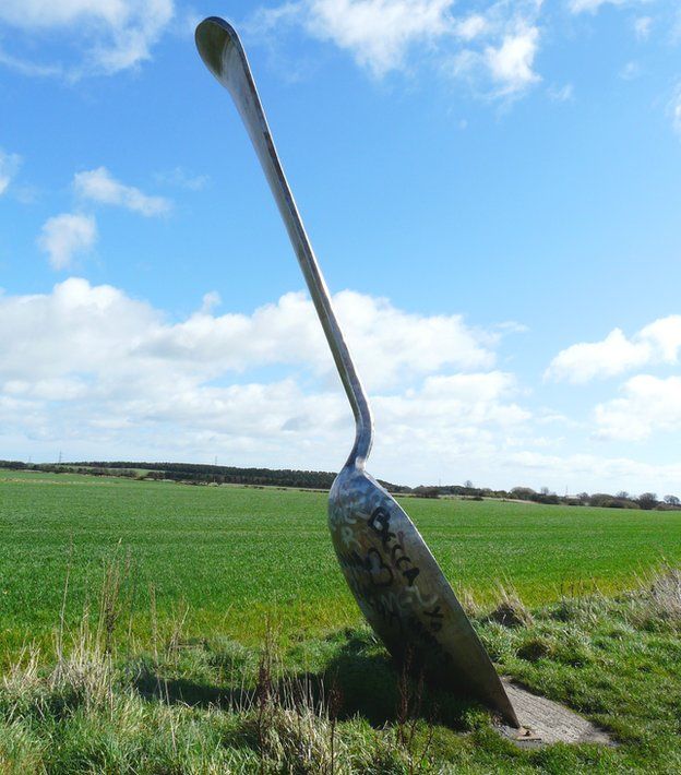 Giant spoon