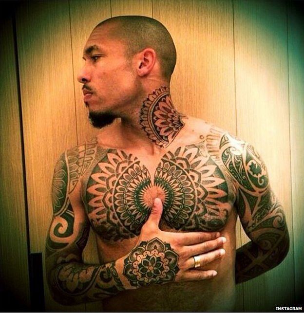 Nigel De Jong with tattoos
