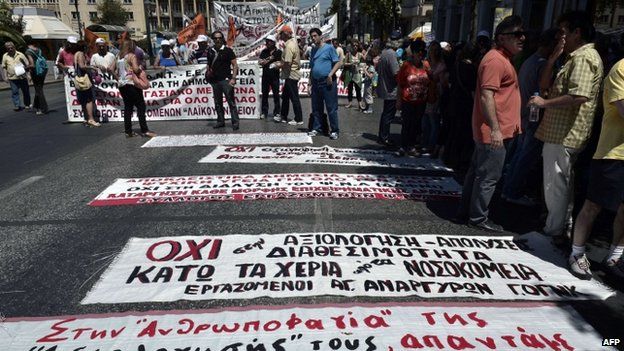 Banners against layoffs lay on the road prior to the protest march in Athens (9 July 2014)