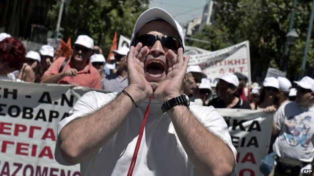 Public sector workers during a protest march in Athens (9 July 2014)