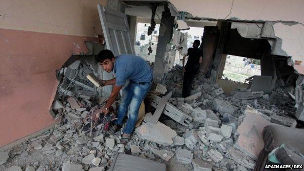 Palestinians inspect damage in Gaza, 15 July