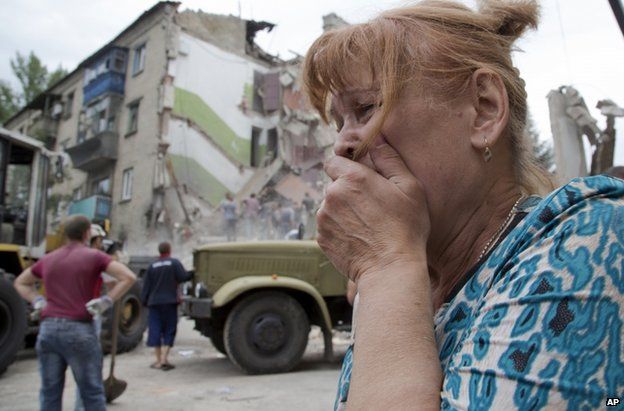 A woman weeps in Snizhne after the air strike, 15 July