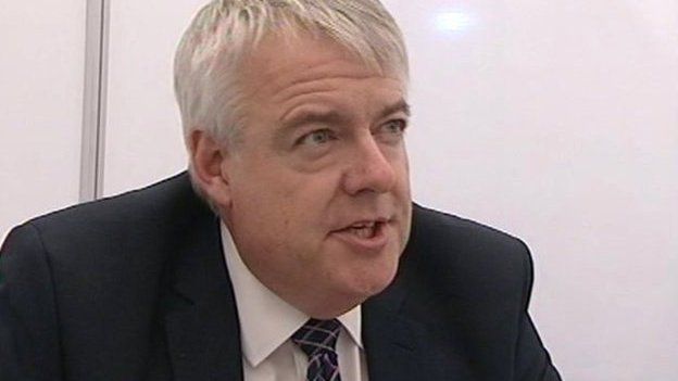 Carwyn Jones: Blaenoriaeth i drydaneiddio