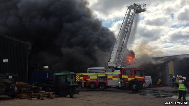 Northamptonshire police and fire merger plan backed by council - BBC News