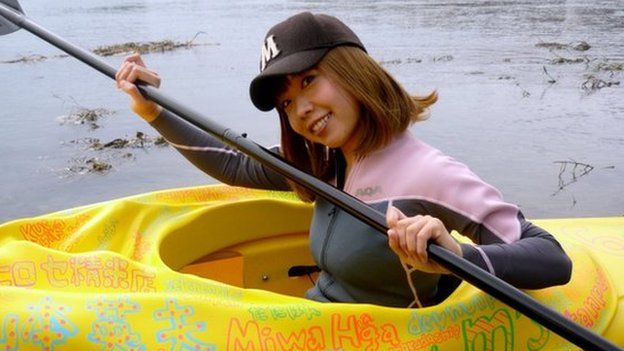This handout picture taken by Rokude Nashiko and Marie Akatani on 19 October 2013 shows artist Megumi Igarashi paddling a kayak designed to be the shape of her own vagina in Tokyo.
