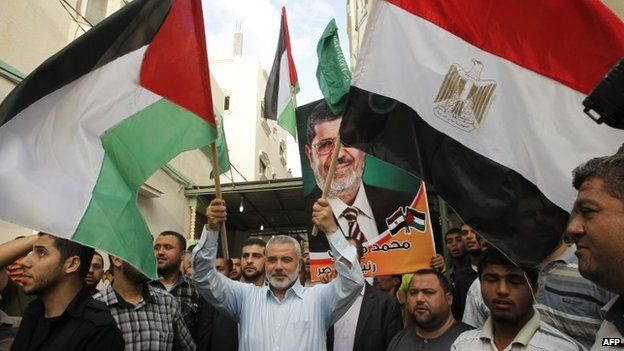 Hamas leader Ismail Haniya celebrates Mohammed Morsi's Egyptian presidential election victory in Gaza (June 2012)