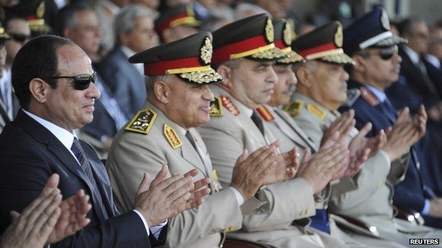 Egyptian President Abdul Fattah al-Sisi and senior military commanders attend a graduation ceremony at Egypt's military technical academy in Cairo (21 June 2014)