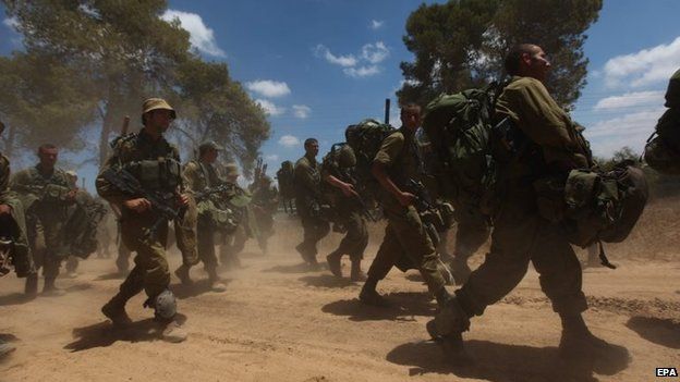 Israeli infantry soldiers arrive at a gathering point next to the Israel border with the Gaza Strip, 18 July 2014