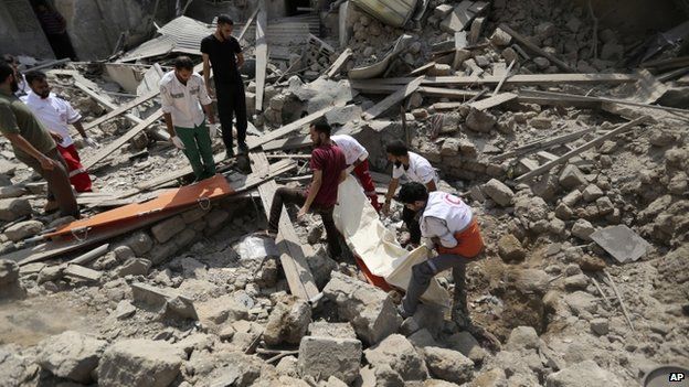 Palestinian medics search the rubble of a destroyed house in Shejaiya, near Gaza City. Photo: 20 July 2014