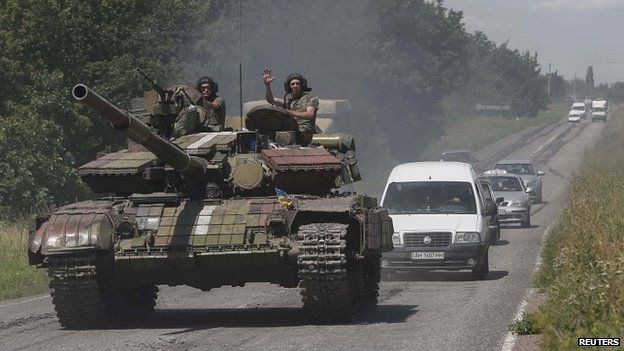 Ukrainian troops are pictured in front of cars in the eastern Ukrainian town of Konstantinovka - 21 July 2014