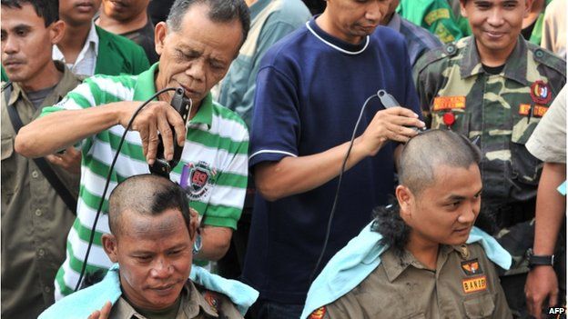 Indonesian supporters of presidential candidate Joko Widodo and running mate Jusuf Kalla shave their heads to celebrate Widodo's victory in Jakarta on July 22, 2014.