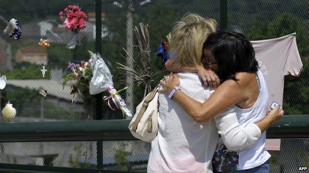 Relatives of victims of the Santiago de Compostela train crash hug at the accident site near Santiago de Compostela on 23 July 2014.
