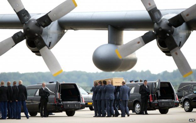 Dutch military personnel carry coffins containing the remains of the victims of the MH17 plane crash - 25 July 2014