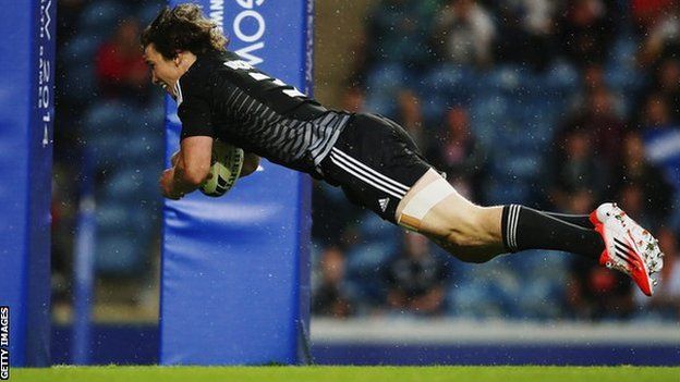 New Zealand's Sam Dickson scores a try against Barbados at the 2014 Commonwealth Games