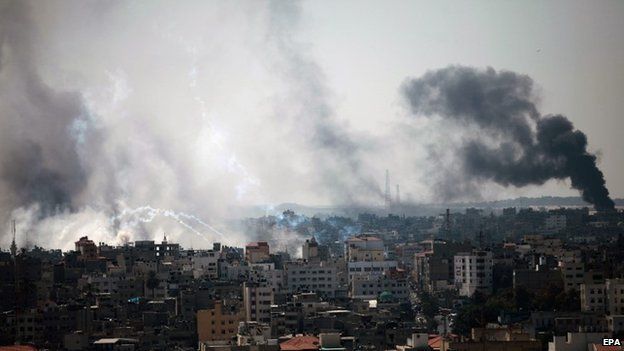 Smoke rises above Gaza City (27 July 2014)