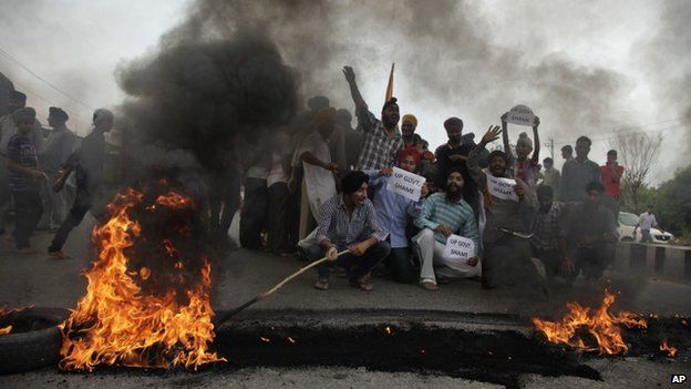 Muslim and Sikh groups are blaming each for the clashes, reports say
