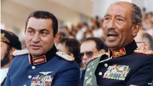 Hosni Mubarak (left) and Anwar Sadat (06/10/81)