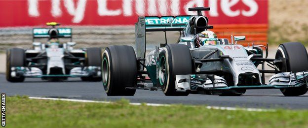 Lewish Hamilton leads Nico Rosbeg in the Hungarian Grand Prix