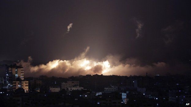 Smoke fills the skyline following Israeli shelling in Gaza City (28 July 2014)