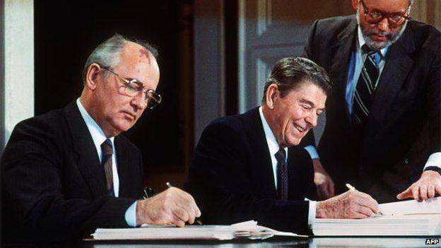 File photo: Soviet leader Mikhail Gorbachev (left) and US President Ronald Reagan sign a treaty eliminating US and Soviet intermediate-range and shorter-range nuclear missiles, 8 December 1987