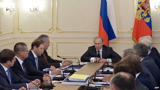 President Vladimir Putin with Russian defence chiefs, 28 Jul 14