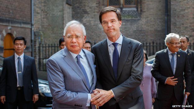 Dutch Prime minister Mark Rutte (R) holds hands with Malaysian Prime Minister Najib Razak upon his arrival on 31 July 2014 in The Hague, Netherlands
