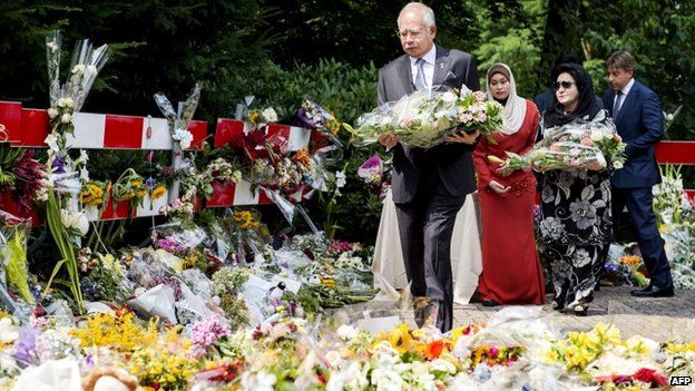 Malaysian PM Najib Razak and his wife Rosmah Mansor (2nd R) lay flowers at the Korporaal van Oudheusdenkazerne in Hilversum, the Netherlands, on 31 July 2014