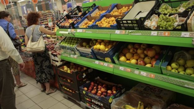 Russia Hits West With Food Import Ban In Sanctions Row Bbc News