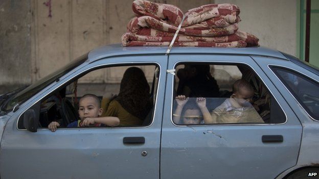 Palestinian family in a car in Gaza City (8 August 2014)