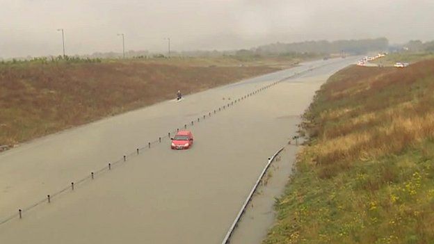Flash Flooding In Cambridgeshire Traps Drivers Cuts Off Power Bbc News 8932