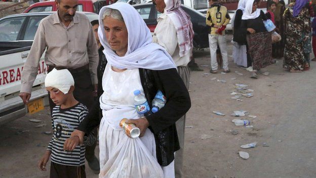 First UK aid dropped in Iraq for Yazidis who fled IS militants - BBC News