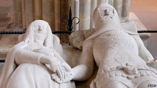 Stone effigy of man and woman holding hands, Chichester Cathedral