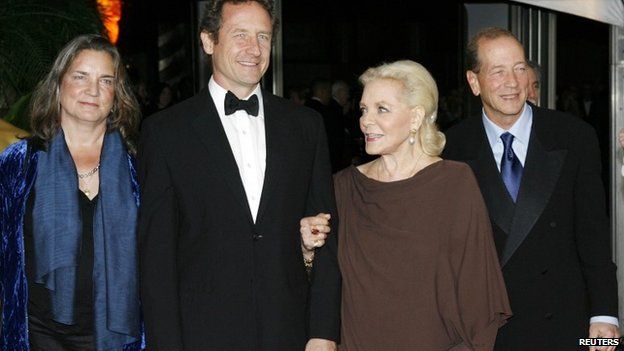 Actress Lauren Bacall (2nd R) poses with her children Leslie Bogart, Sam Robards and Stephen Humphrey Bogart (L-R) at the Academy of Motion Picture Arts ^ Sciences 2009 Governor Awards in Hollywood, California, in this file picture taken 14 November 2009