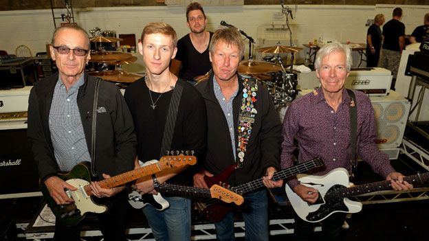 Rick Parfitt to miss first ever Status Quo gig - BBC News