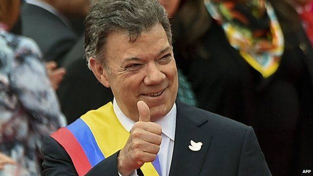 Colombian President Juan Manuel Santos gives his thumb up on August 7, 2014 in Bogota, Colombia.
