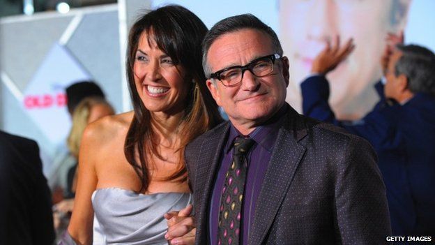 Actor Robin Williams (R) and Susan Schneider arrive at the premiere of Walt Disney Pictures" "Old Dogs" at the El Capitan Theatre 9 November 2009 in Hollywood, California