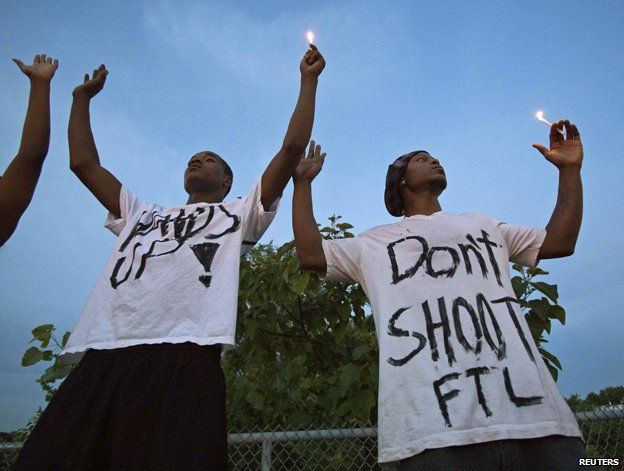 Candle-light vigil in US town of Ferguson following shooting of Michael Brown Jr