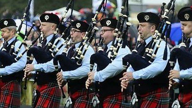 Field Marshal Montgomery Pipe Band wins tenth world title - BBC News