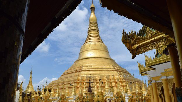 Picture of Schwedagon Pagoda in Yangon